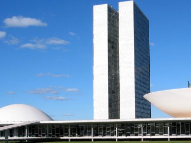As 5 ideias mais estúpidas do Congresso contra o Coronavírus
