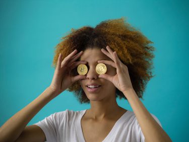 380 “mortes” depois, o Bitcoin continua mais vivo do que nunca. Para desespero dos críticos.