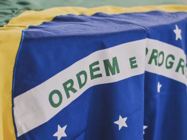 3 histórias sobre o Brasil. Este é o risco de imprimir dinheiro