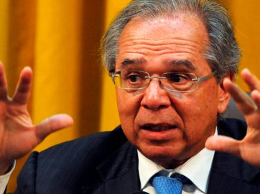 Paulo Guedes sugere medida contra si mesmo