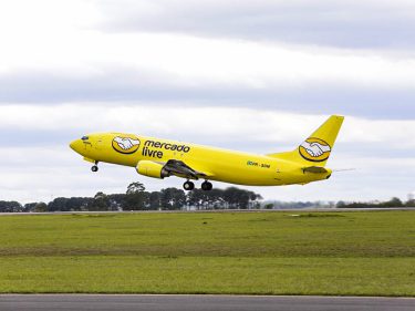Mercado Livre investe R$ 10 bilhões e reduz dependência dos correios de 90 para 20% das entregas em 3 anos.