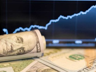 Bolsa brasileira é a que mais se desvalorizou em dólar no mundo na década