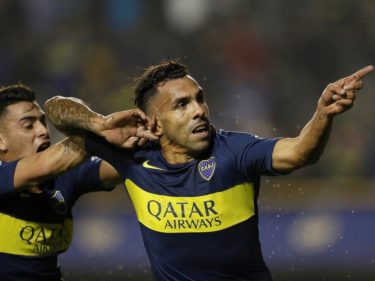 Após doar salário no Boca Tevez processa o governo para não pagar “imposto solidário”