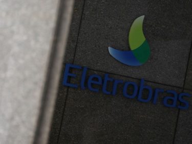 Como o PL que privatiza a Eletrobras pode custar R$20 bilhões na sua conta de luz