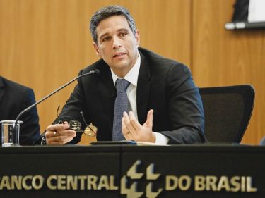 Economia brasileira vai se abrir a partir do segundo semestre, estima presidente do BC
