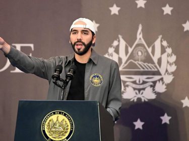 <strong>El Salvador paga $800 milhões da dívida externa, “silenciando os críticos”</strong>