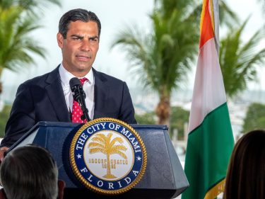 Prefeito de Miami quer abrigar mineradores chineses de Bitcoin com energia nuclear limpa