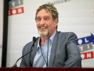 McAfee é encontrado morto em prisão, assassinato ou suicídio?