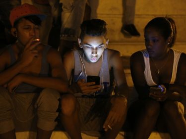 Aposta do governo cubano para aquecer a economia, acesso à internet inflama protestos