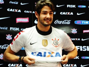 E se os times brasileiros tivessem comprado Bitcoin no lugar de jogadores?