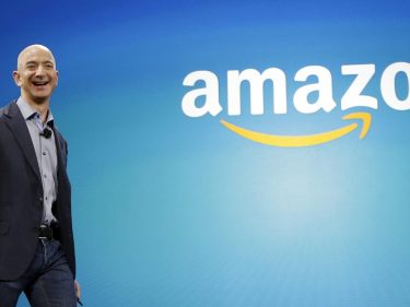 Na briga para atrair funcionários, Amazon promete bancar faculdade e outros gastos