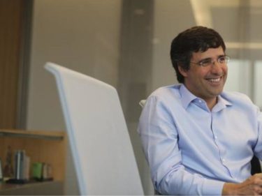 Como o estagiário de TI se tornou o banqueiro mais poderoso do país
