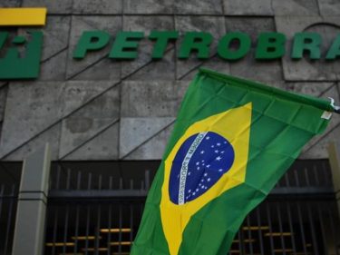 Com venda de refinaria da Petrobras, Brasil pôs fim a um monopólio de 69 anos