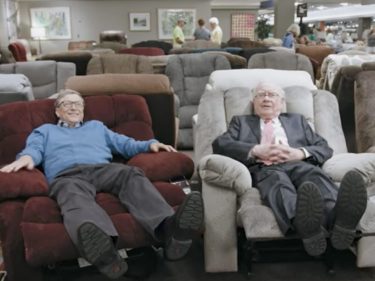 O conselho de Buffett que rendeu um prejuízo de $1 trilhão para Bill Gates