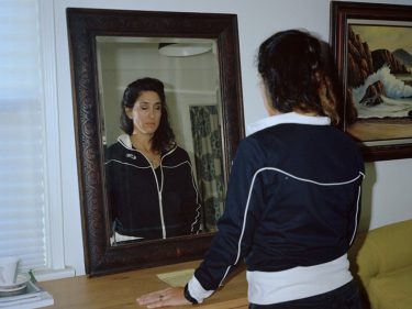 Alguém pagou R$20 milhões por uma foto digital de uma pessoa se olhando no espelho
