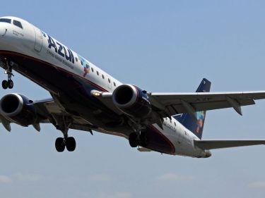 Número de brasileiros morando no exterior cresce 122% na década