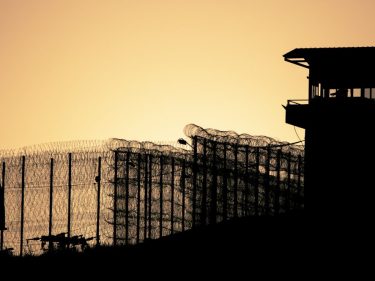Como um detento fez $8 milhões operando diretamente da cadeia