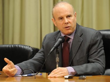 Quem é Guido Mantega, mentor da crise de 2015 e provável ministro de Lula