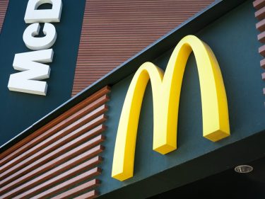 Piada do McDonald’s com Elon Musk faz criptomoeda falsa subir 285.000%