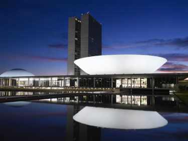 Comissão da Câmara aprova regulação de cripto. Isso é o que você devia saber sobre
