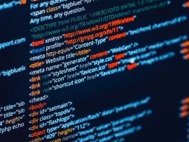 Estude agora e pague quando estiver empregado. Como a Resilia quer resolver a escassez de programadores no Brasil