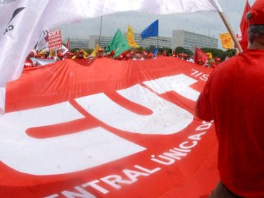 5 anos após o fim do imposto sindical, sindicatos agora arrecadam 98% menos