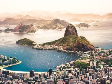 Liberdade econômica cai no mundo e Brasil sobe 10 posições no ranking dos mais livres