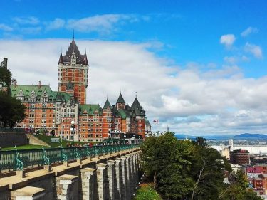 Califórnia dará R$1500 de ajuda para encher o tanque, Quebec outros R$2400