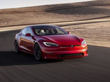 Tesla perde $100 bilhões em um dia com queda de 11%
