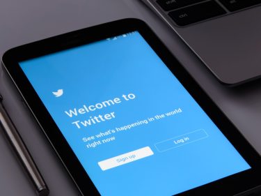 Twitter deve rever proibição de anúncios políticos para aumentar receita