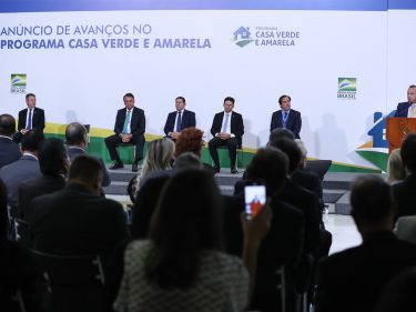 Financiamento de moradia popular tem queda de 51% com inflação em alta e renda em queda
