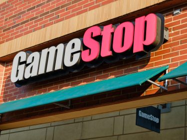 Ao contrário de fundos short, GameStop segue viva disparando 60%