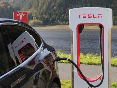 Mesmo com correção, Tesla cresceu em média 833% mais que demais techs