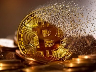 Mercado de cripto cai para menos de $1 trilhão pela primeira vez em 18 meses