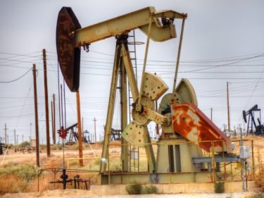 Depois de passar uma década atacando produção de petróleo, Biden cobra empresas por falta de produção