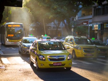 Governo vai pagar até R$ 6 mil de auxílio para motoristas em agosto