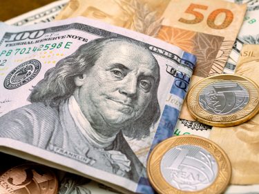 Dólar cai para R$ 5,16 com anúncio do FED e contração da economia