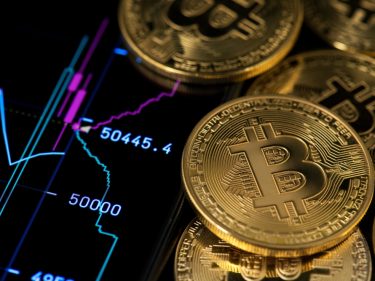 Mineradores movimentam R$ 1,6 bilhão em bitcoins após custo de produção cair