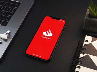 Santander paga R$ 79 milhões para clientes após cobrança indevida no Pix