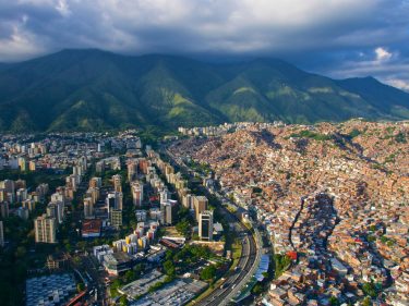 Após cair 89% em uma década, PIB da Venezuela volta a subir