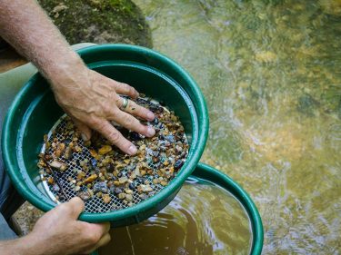 Blockchain pode ajudar no combate a mineração ilegal de ouro