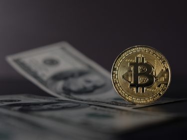 Bitcoin e dólar: aliados improváveis