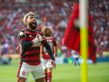 Flamengo pode acabar com ingressos de papel para usar NFTs e QR Code