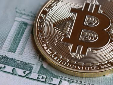 Preço do bitcoin cai após novo aumento da taxa de juros dos EUA