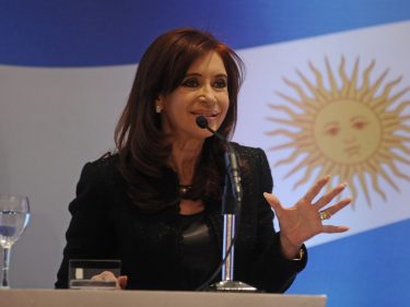 Como Cristina Kirchner ajudou a destruir o futebol argentino