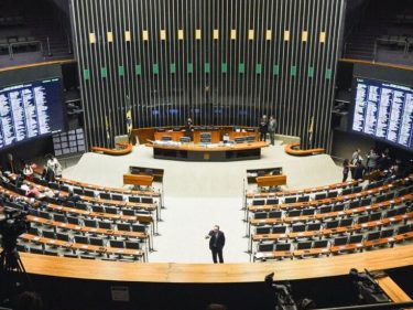 Câmara aprova projeto que pode facilitar lavagem de dinheiro