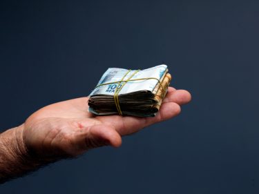 Brasil começa a emitir real digital para testes