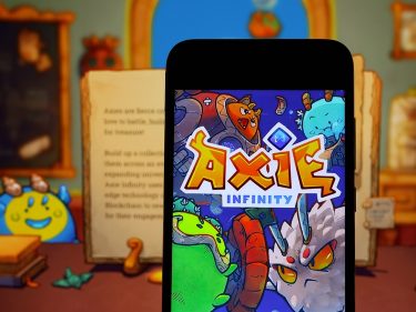 Axie Infinity (AXS) derrete 95% e renova mínima no mercado