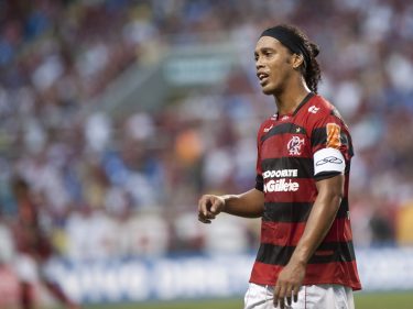 Ronaldinho Gaúcho volta a promover criptomoedas na internet