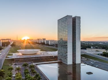 Representantes da Indústria e banqueiros condenam atos terroristas